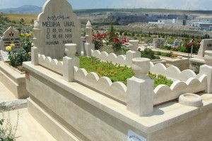 traverten iki katlı  mezar